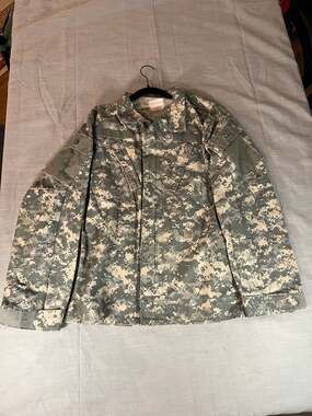 US Army Combat Uniform ACU Digital Camo Jacket Coat Medium Long
